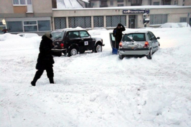 Vanredna situacija zbog snijega u Han Pijesku, grad bez vode