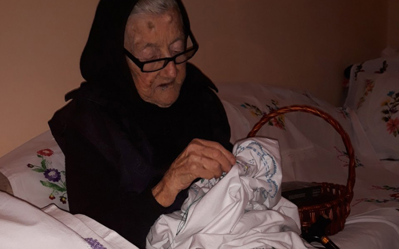 Međaši: Baka Grozdana hekla, plete, veze i u desetoj deceniji