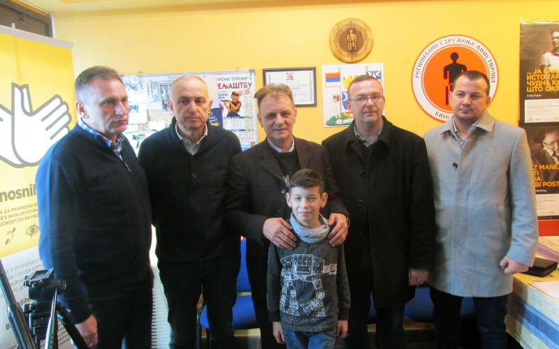 Dječaku Miši Periću uručeni slušni aparati