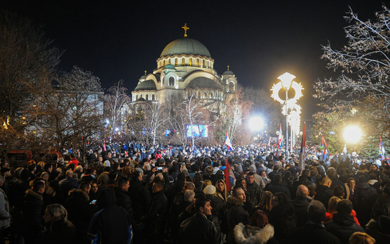Putina ispred Hrama Svetog Save dočekalo više od 100.000 ljudi