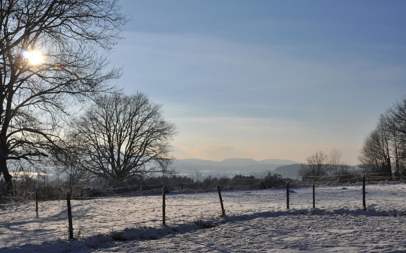 Prije podne oblačno i toplo, popodne zahlađenje i snijeg