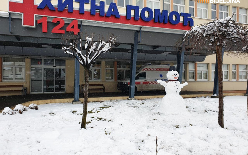 Bijeljina: Radnici Hitne pomoći napravili Snješka Bijelića /FOTO/