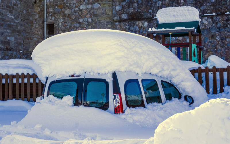 BiH, kazne za „nepropisno zaglavljena“ vozila u snegu