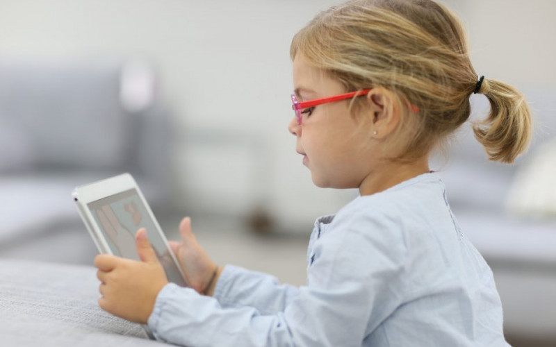 Vrijeme provedeno pred ekranima direktno utiče na razvoj djece u kasnijem periodu