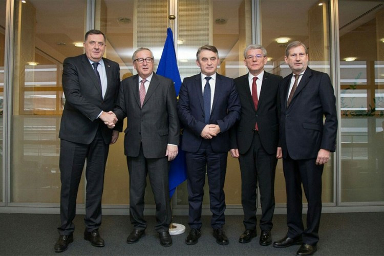 Članovima Predsjedništva BiH na sastanku s Hanom se pridružio i Junker