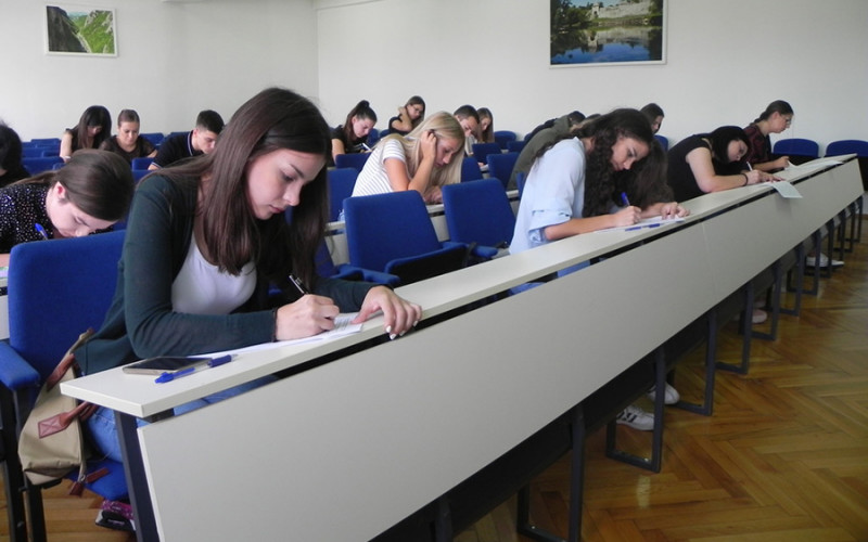 Studentima od 3.000 do 4.000 KM: Odobrene stipendije za studije u inostranstvu