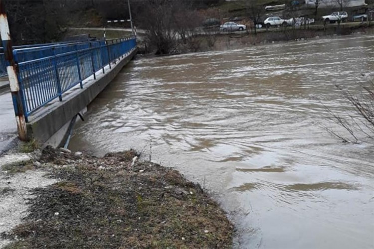 Vodostaji u Srpskoj u porastu, u Jezeru poplavljeno 20 kuća