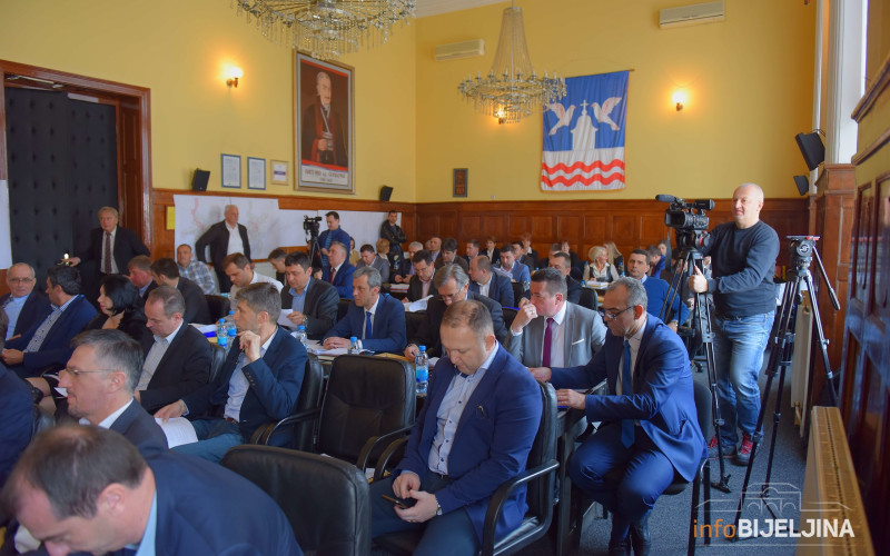 Sutra o revizorskom izvještaju i poskupljenju komunalnih usluga