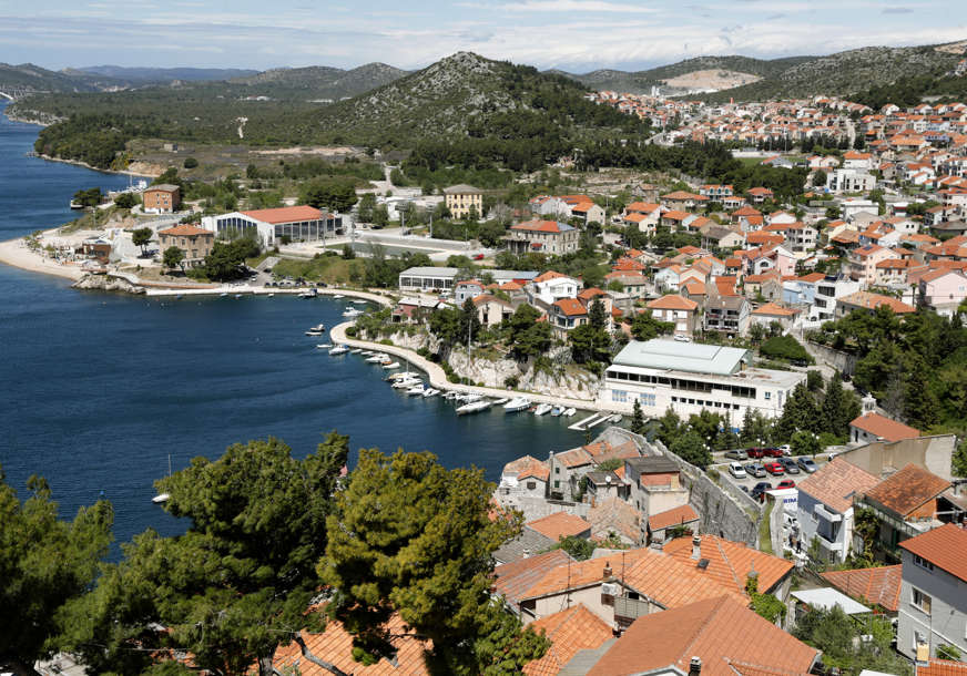 Drama na plaži u Šibeniku: Dvoje djece se ubolo na korištene igle