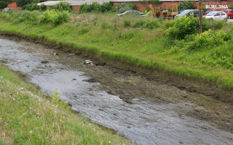 Obale kanala Dašnica puste: Zabrinuti ribolovci čekaju poribljavanje