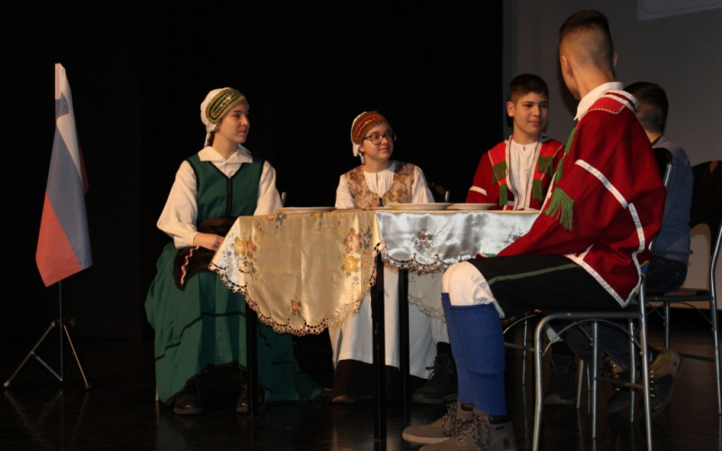 Osnovci predstavili tradiciju nacionalnih manjina