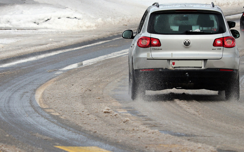 Na prevoju Morine saobraćaj obustavljen zbog smetova