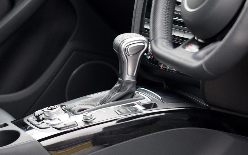 Ko položi na automatiku, neće moći da vozi auto s ručnim mjenjačem