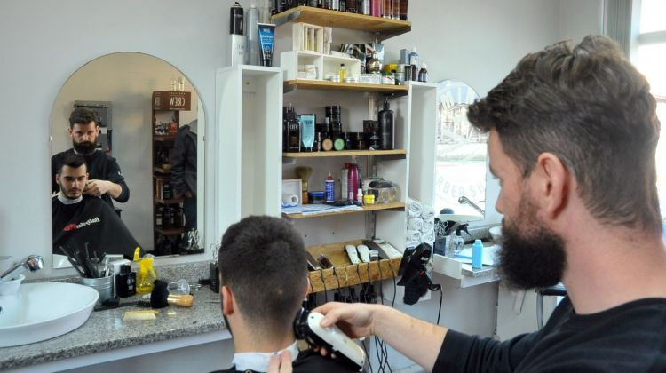 Saša Pejić, frizer i slikar