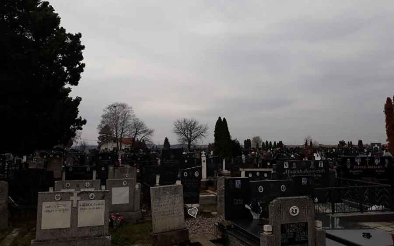 Svijeće u znak sjećanja na preminule, u Bijeljini obilježene Zadušnice