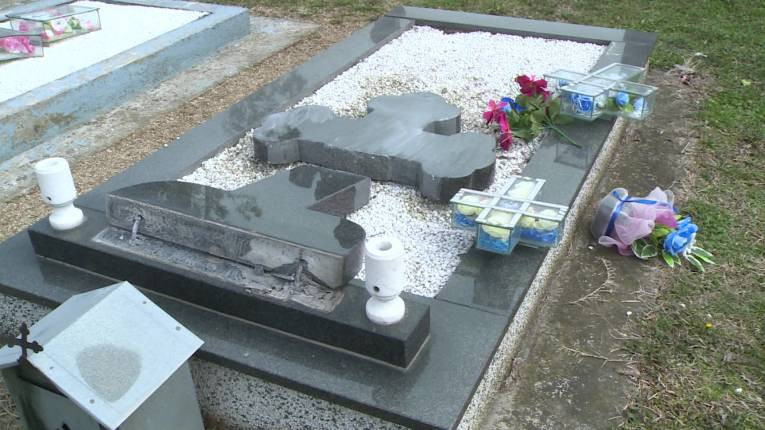Vandalski čin na groblju u Janji