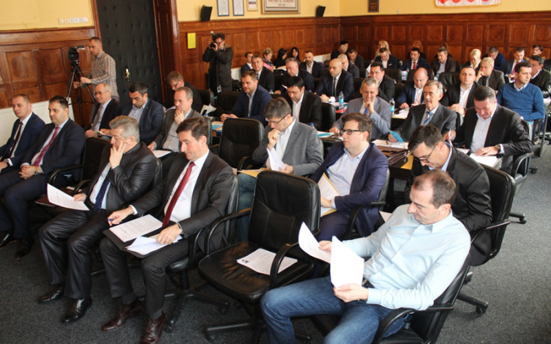 Na vidiku raskid između SDS i Šešeljevih radikala u Bijeljini