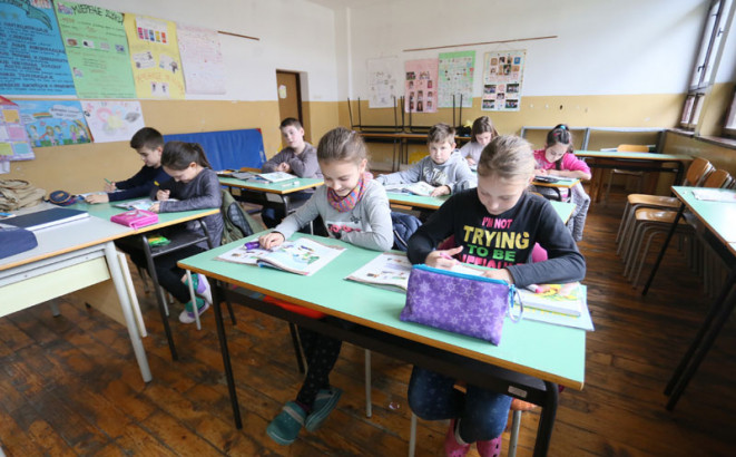 Suprotni zaključci o udžbenicima