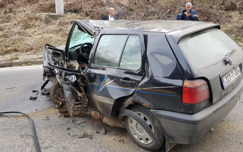 Povrijeđeno pet lica, od kojih jedno maloljetno