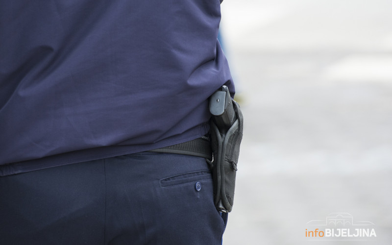 Policajac iz Brčkog pištoljem rastjerao izletnike