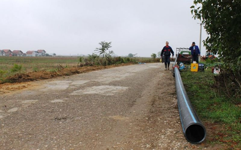 Semberija: Piju zagađenu vodu, a neće priključak na gradski vodovod
