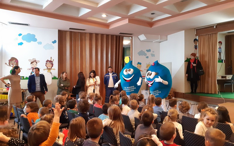 „Vodoje“ i „Kapljica“ oduševili djecu Vrtića „Čika Jova Zmaj“