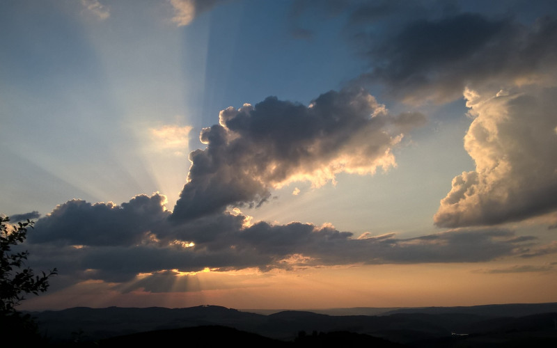 Prijepodne sunčano i toplo, popodne zahlađenje i kiša