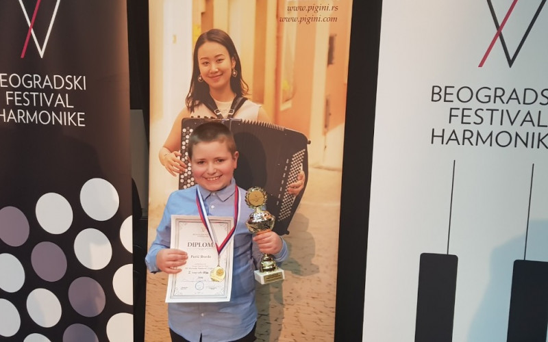 Mali harmonikaš iz Bijeljine oduševio i na Beogradskom festivalu muzike