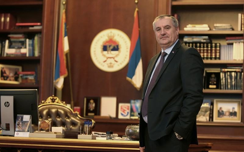 Nesposobni ministri i direktori treba da odu