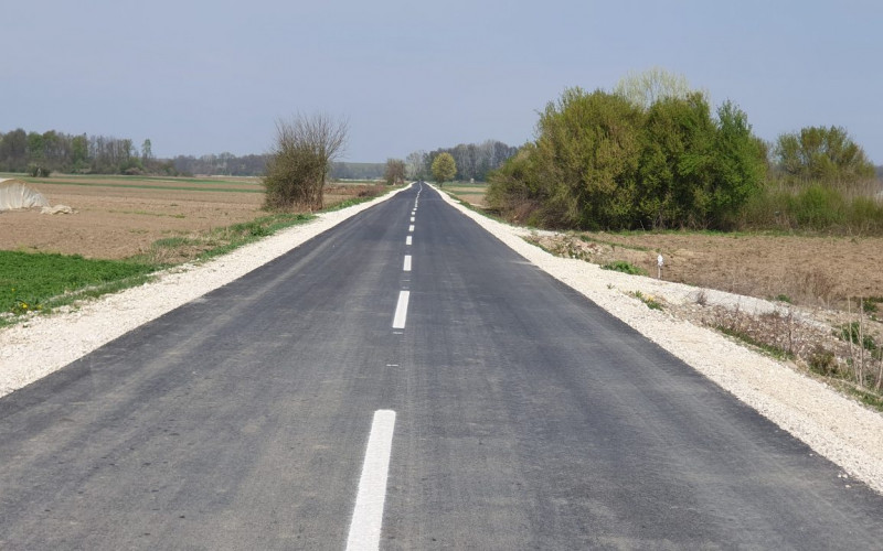 Asfaltirana dionica puta prema Graničnom prelazu Jamena