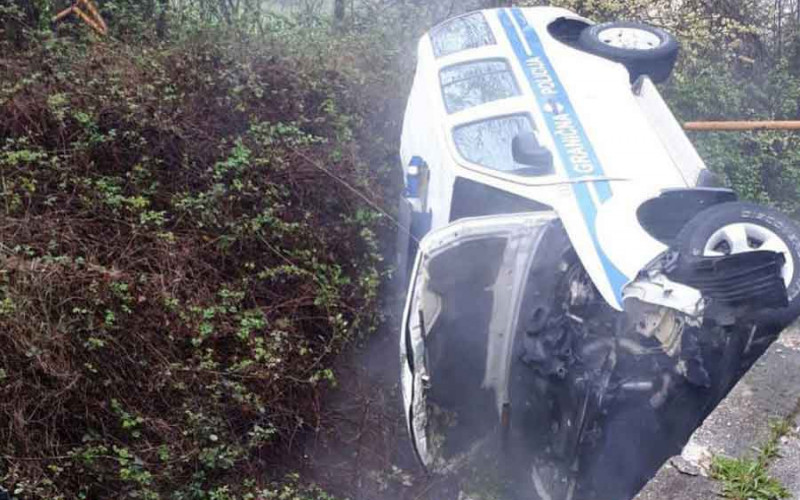 Vozilo Granične policije BiH survalo se nakon sudara s automobilom