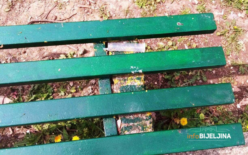 OPREZ: Korišćeni špricevi u bijeljinskom parku