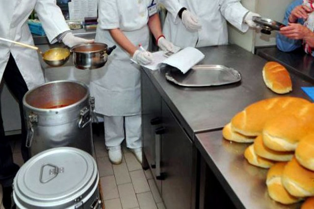 Na Veliki petak priprema ribe za korisnike javne kuhinje