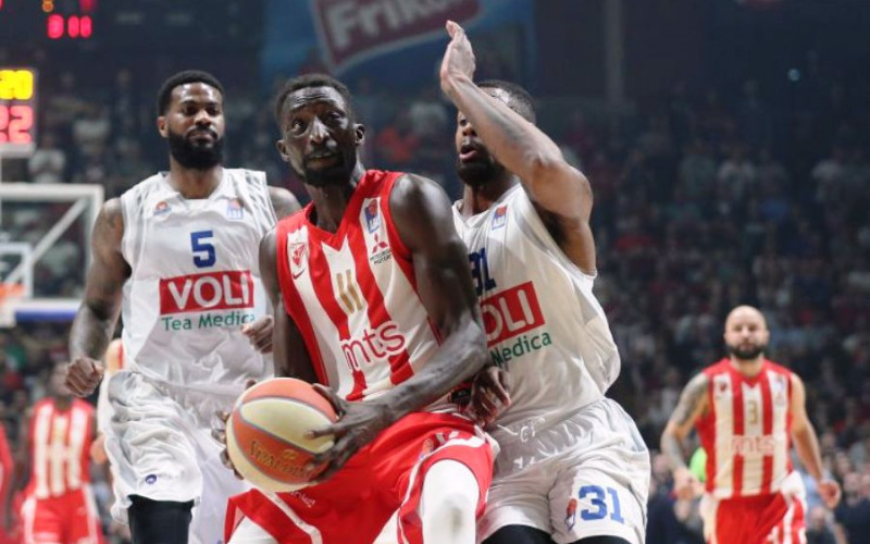 Počeo meč Budućnost - Crvena zvezda nakon sat vremena kašnjenja