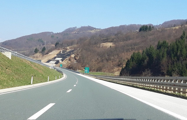 Kolovozi suvi, vidljivost relativno dobra