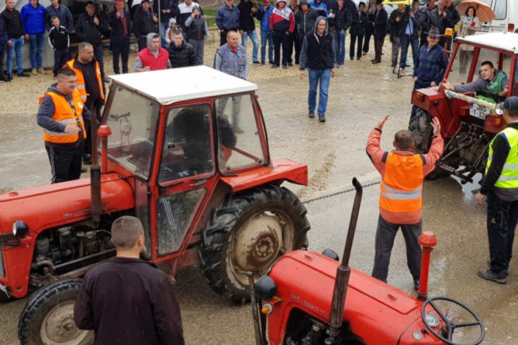 Traktor iz 1966. i dalje aktivan u poljoprivrednim poslovima