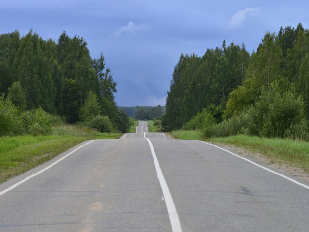 Kolovozi suvi, magla uz riječne doline