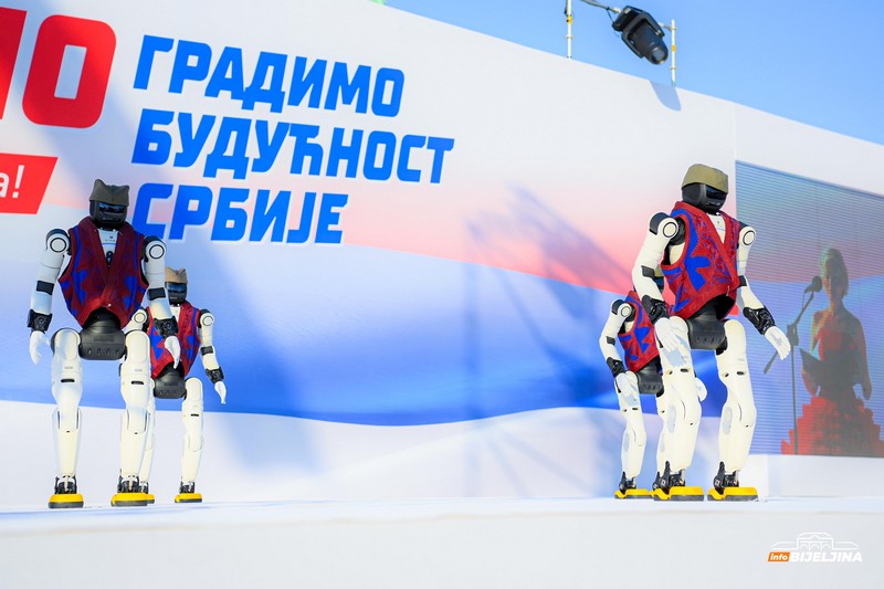 Na skupu u Beogradu humanoidni roboti igrali 