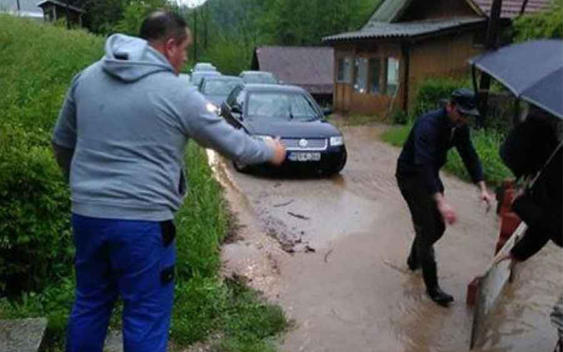 Situacija na terenu alarmantna, zbog obilnih padavina i jakog vjetra poplavljen Maglaj /VIDEO/