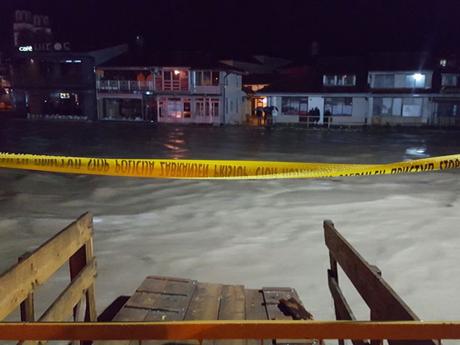 SIRENE ZA UZBUNU U ČELINCU Bujica odnijela pješački most