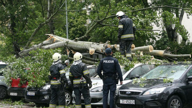 Prirodne nepogode i u Hrvatskoj : Zbog udara vjetra vatrogasci u Zagrebu imali 700 intervencija