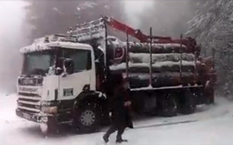 Na Grmeču snijeg pada kao da je januar