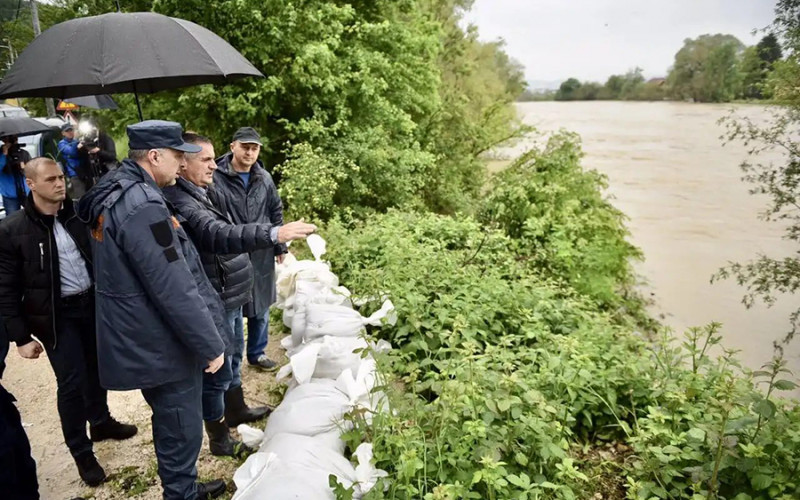 Višković i Radojičić: Situacija stabilnija, građani da ostanu na oprezu još jednu noć