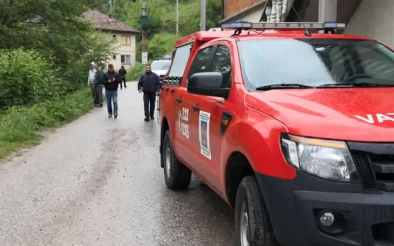 Potraga za šestogodišnjakom ne prestaje - Nabujali potok ga odnio prije dva dana, sumnja se da je zatrpan pijeskom na ušću u Bosnu