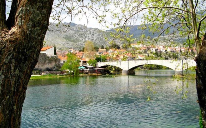 Sutra oblačno sa kišom i pljuskovima