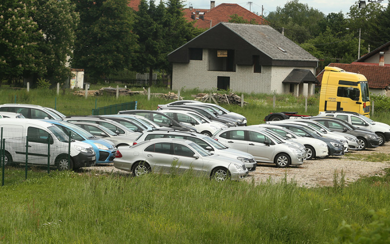 Sa auto-placeva u Krajini kradu samo ,,golfove sedmice