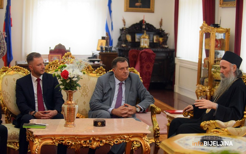 Dodik u Bijeljini sa episkopom Fotijem