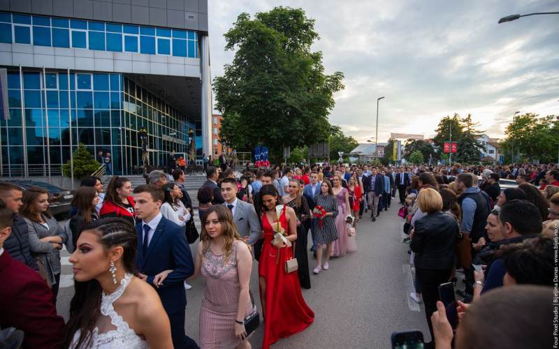 Tehnička škola slavi matursko veče /FOTO/