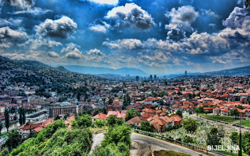 Sutra promjenljivo oblačno i toplije