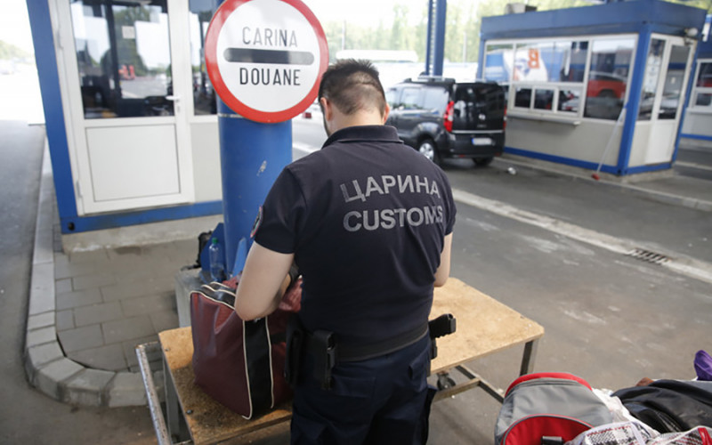 Državljanin BiH pokušao da prokrijumčari 70 kompjutera i 22 telefona